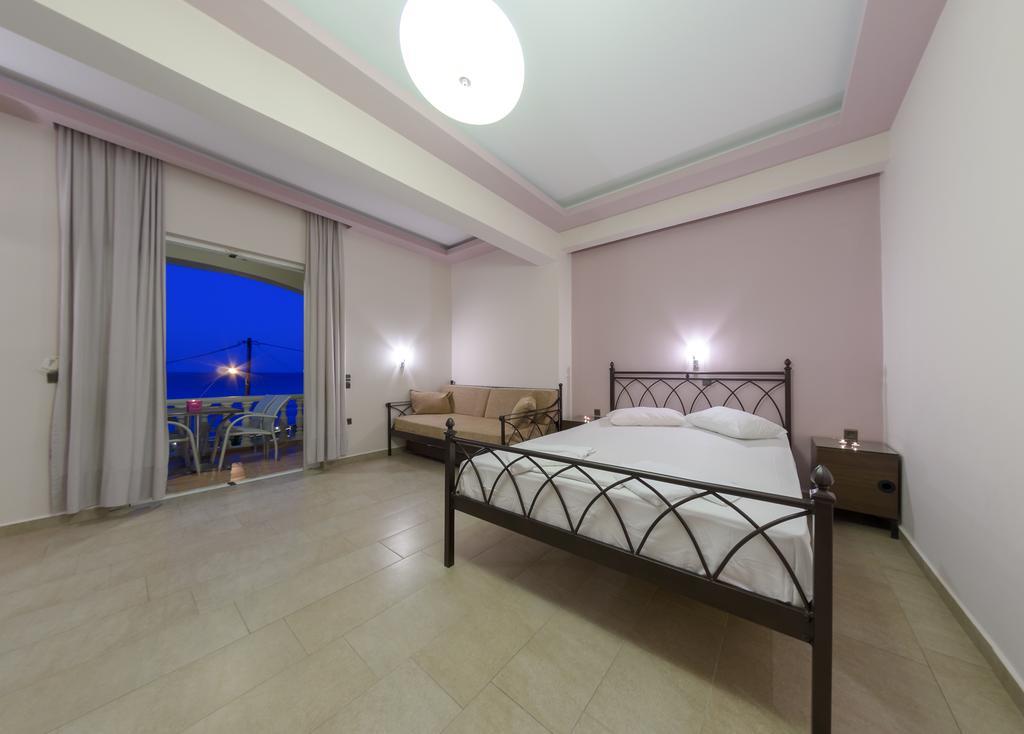 Corali Beach Tsilivi  Bilik gambar