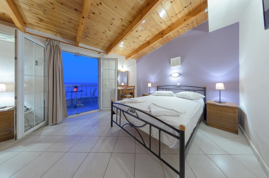 Corali Beach Tsilivi  Bilik gambar
