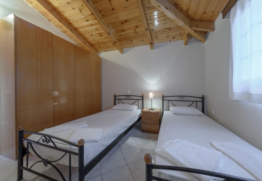 Corali Beach Tsilivi  Bilik gambar