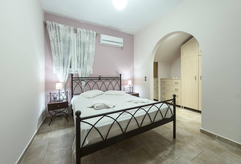 Corali Beach Tsilivi  Bilik gambar
